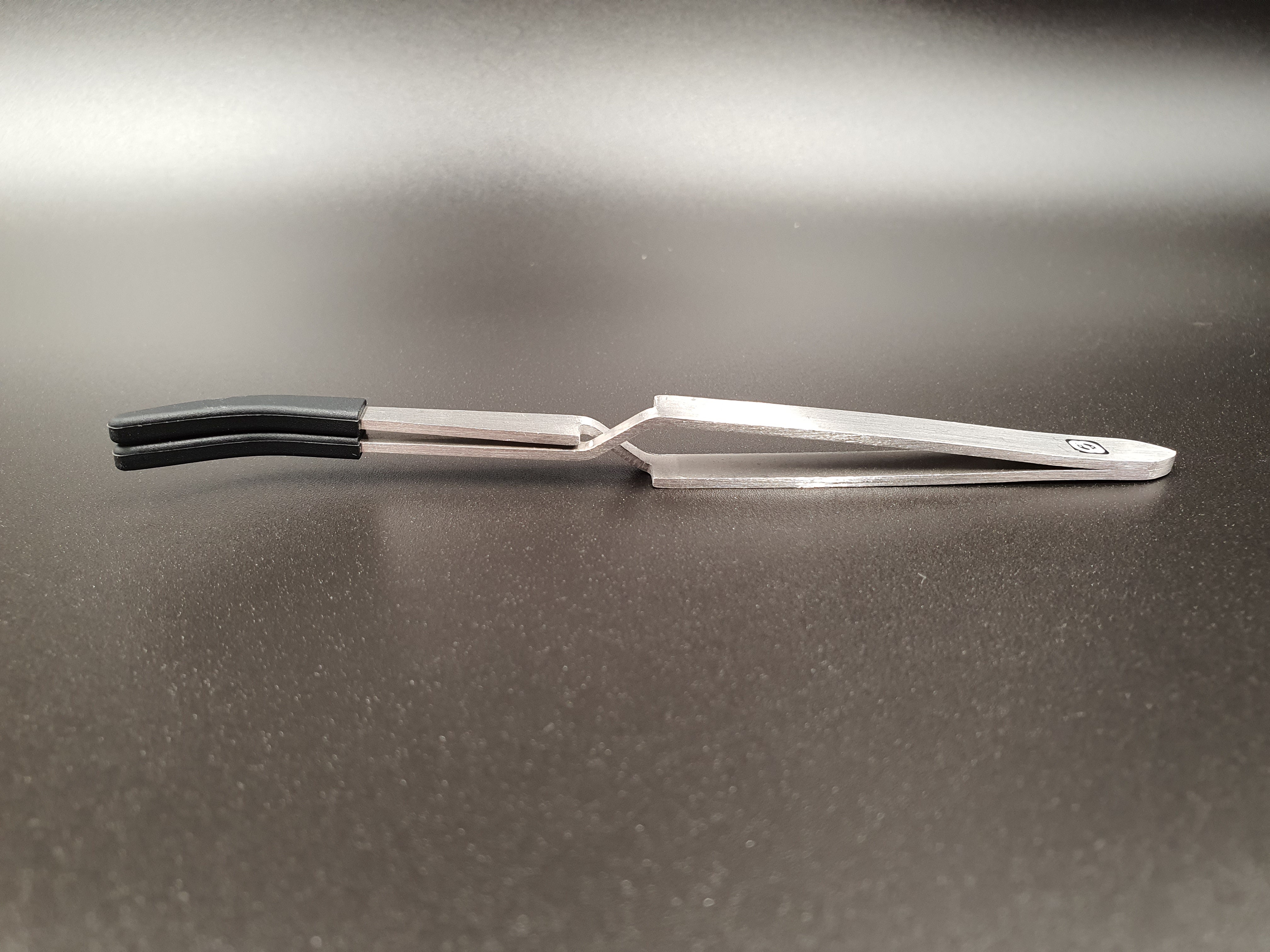 Silicone Tipped Tweezers - Reverse Clamp – Recommended Vape Supplies
