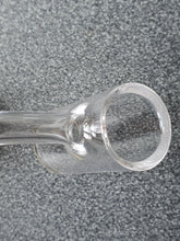 Load image into Gallery viewer, Seamless bottomless banger for DC V4 Crucible Atomizer - close up of joint
